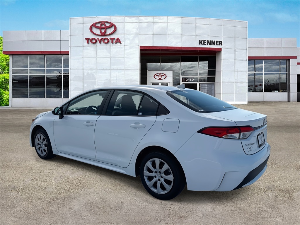 2022 Toyota Corolla LE photo 3