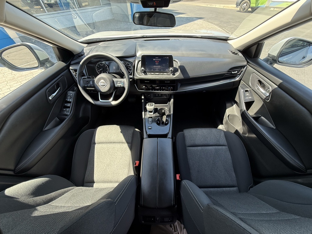 2024 Nissan Rogue SV photo 13