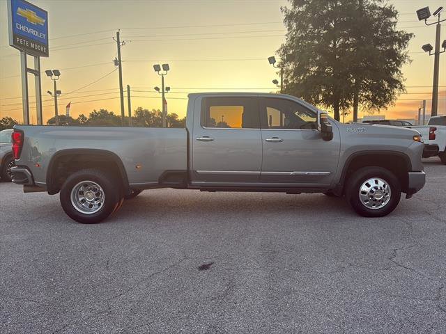 2024 Chevrolet Silverado 3500HD High Country photo 8