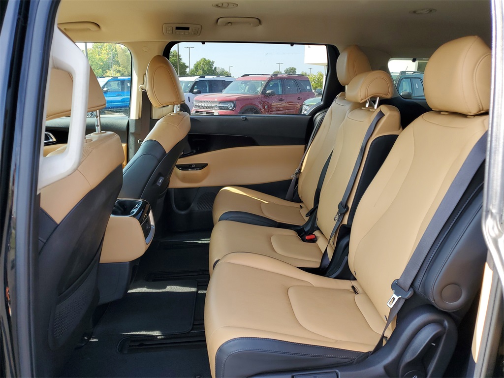 2022 Kia Carnival EX photo 23