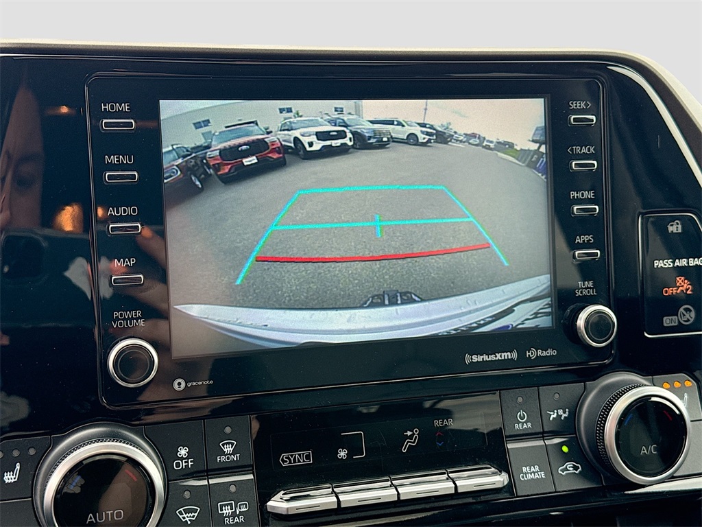 2021 Toyota Highlander XLE photo 12