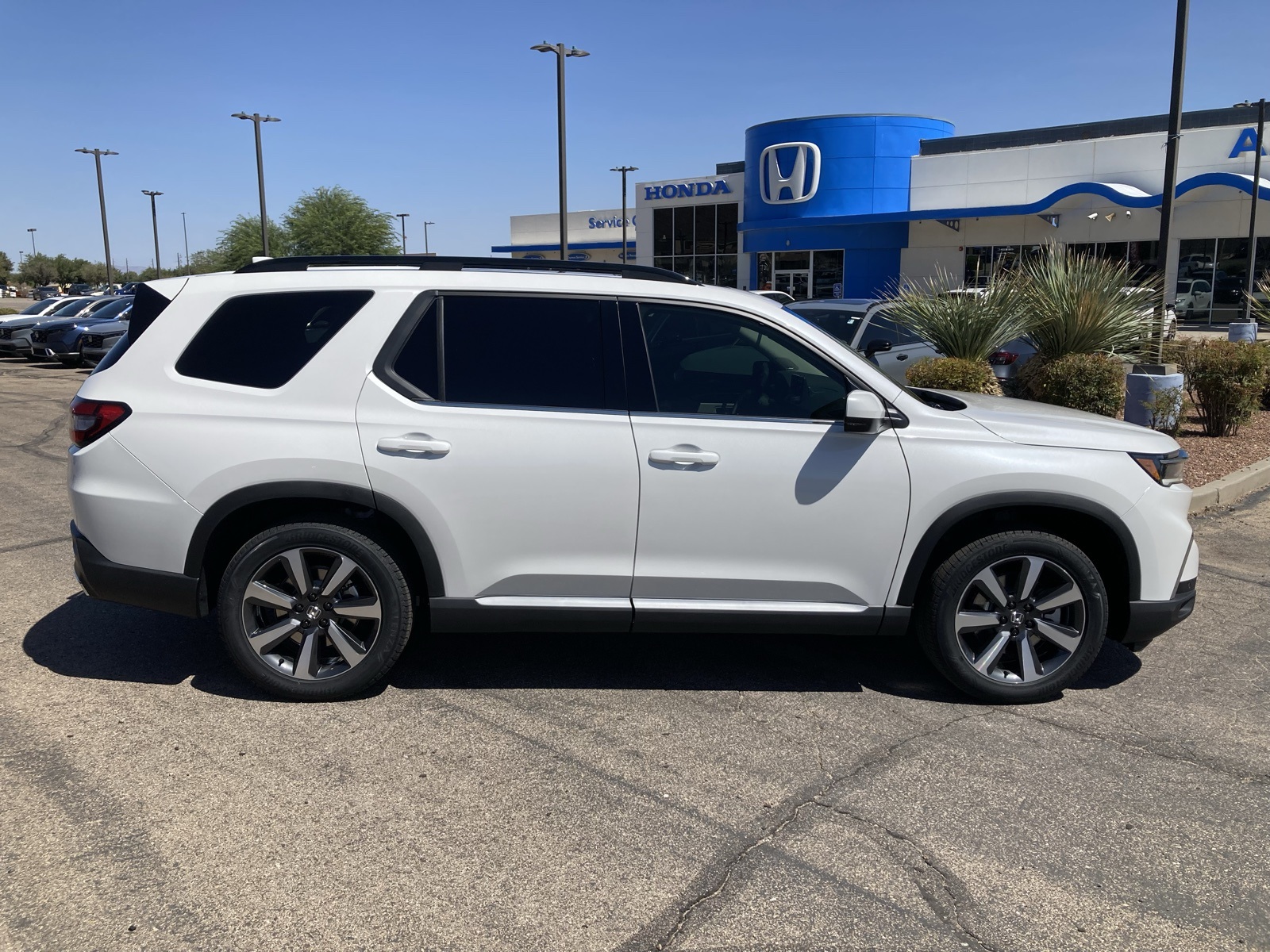 2025 Honda Pilot Touring photo 3