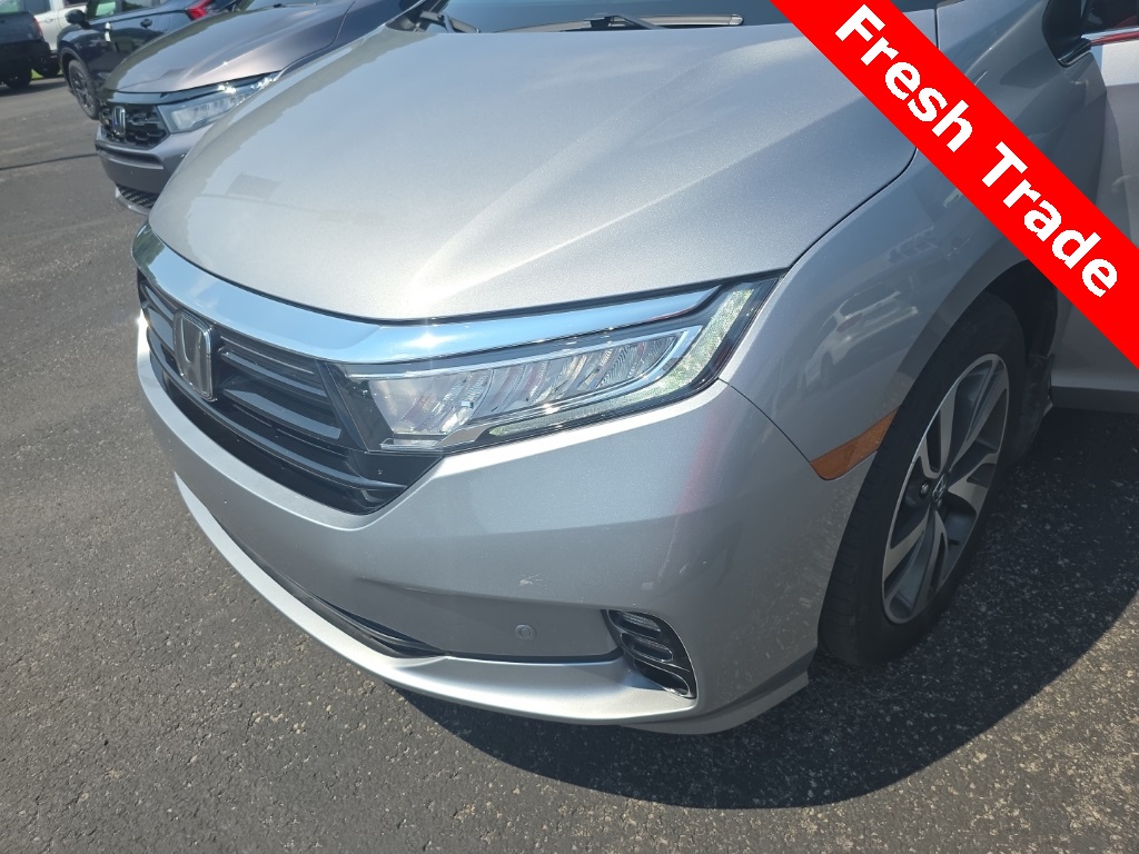 2023 Honda Odyssey Touring photo 2