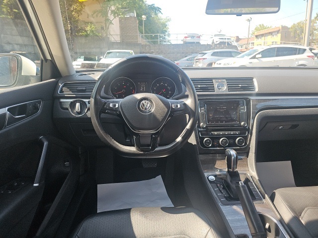 2017 Volkswagen Passat SE photo 11