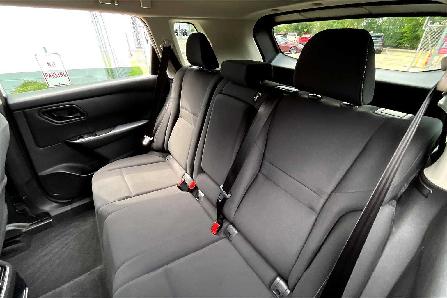 2024 Nissan Rogue S photo 17