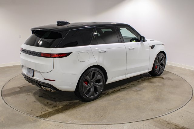 2025 Land Rover Range Rover Sport SE photo 4