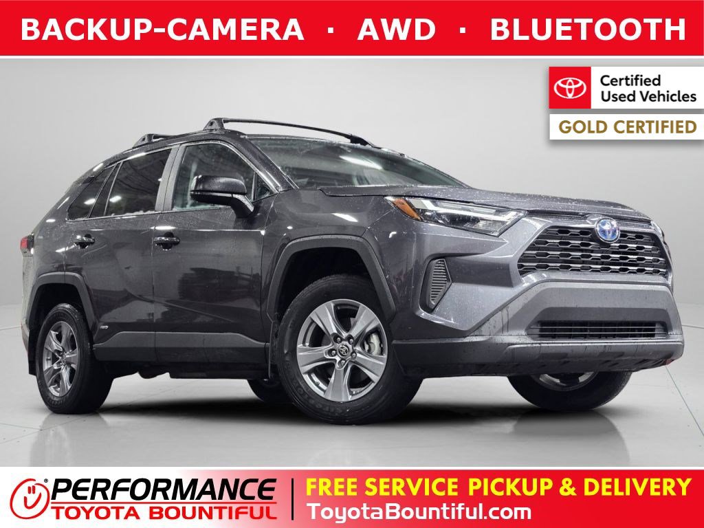 2024 Toyota RAV4 LE's photo