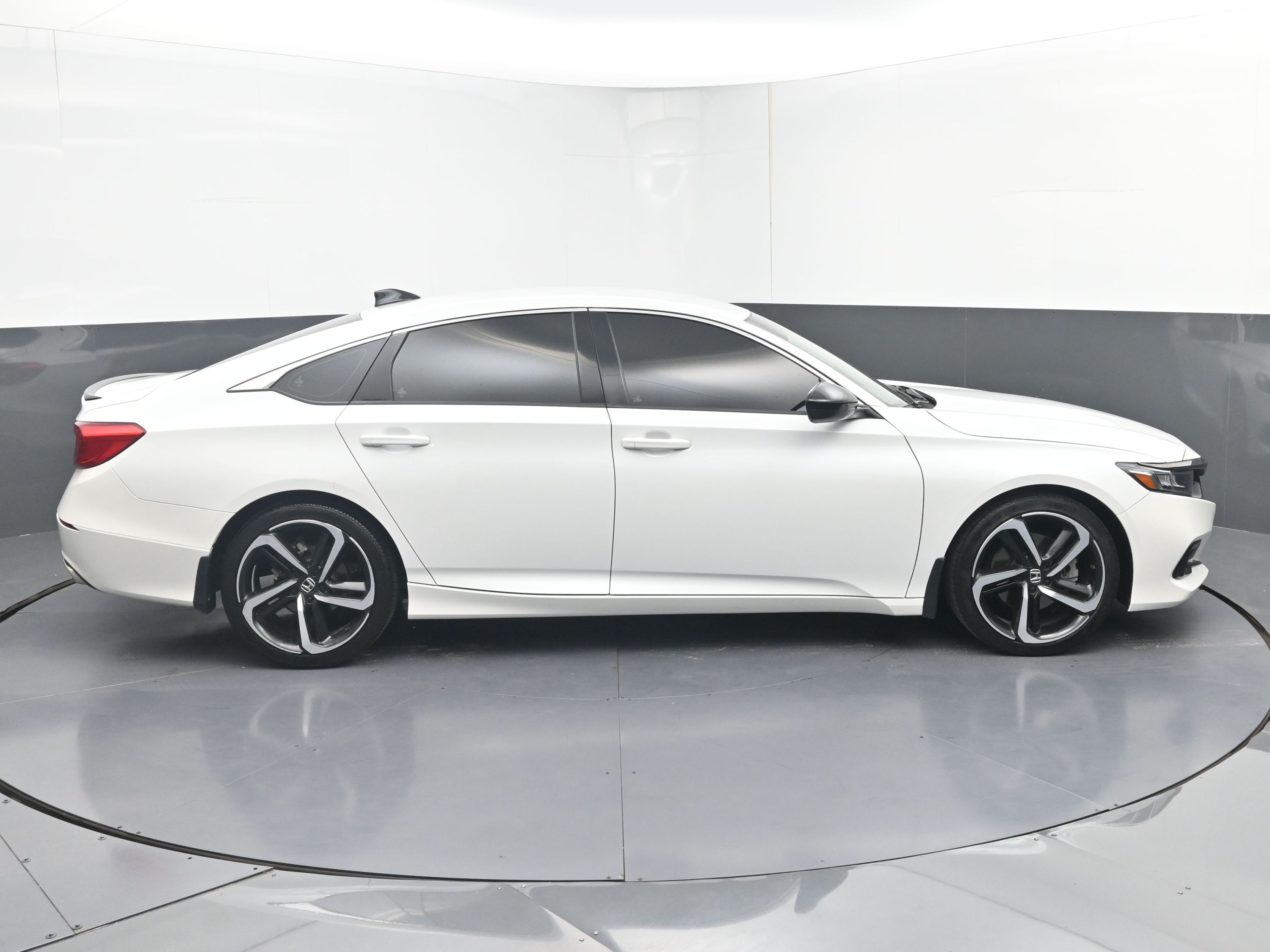 Used 2022 Honda Accord Sport SE with VIN 1HGCV1F4XNA081994 for sale in Northfield, Minnesota