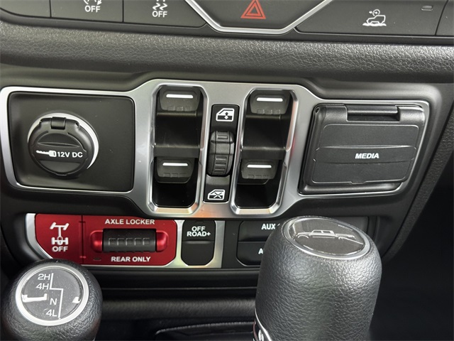2025 Jeep Gladiator Willys photo 29