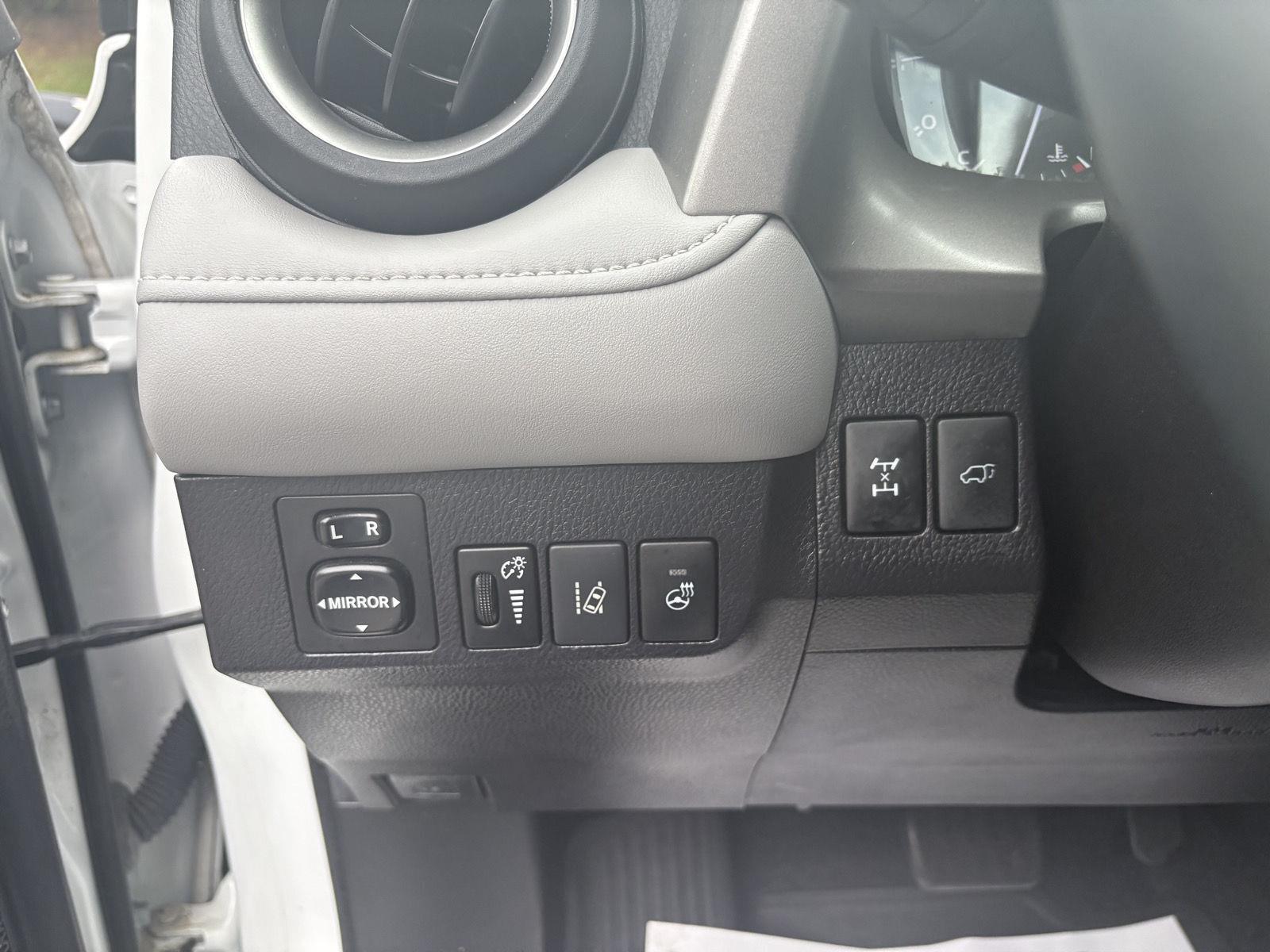 2018 Toyota RAV4 Adventure photo 7