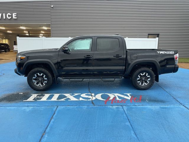 2023 Toyota Tacoma TRD Off-Road photo 2