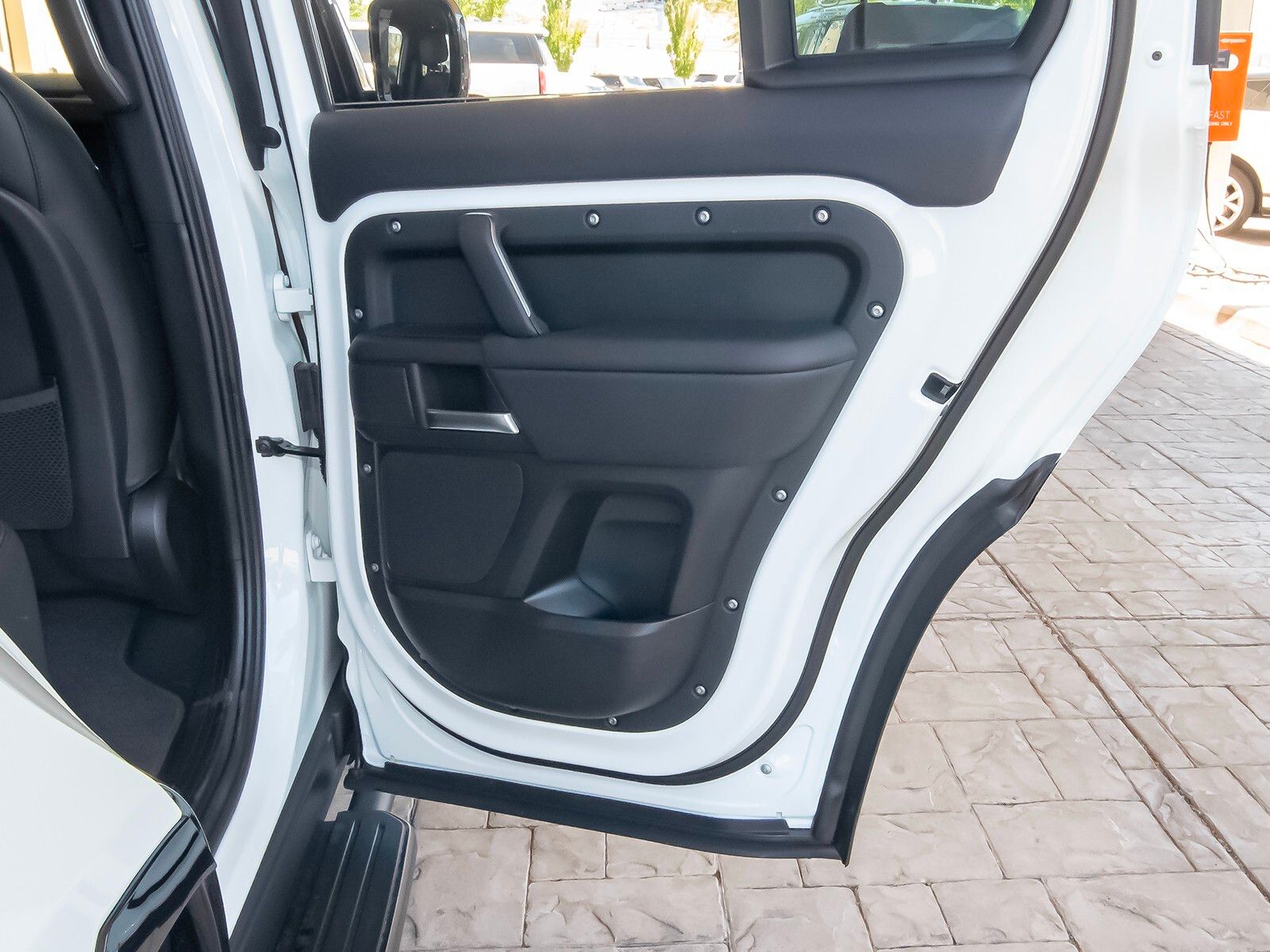 2025 Land Rover Defender 110 X-Dynamic SE photo 44