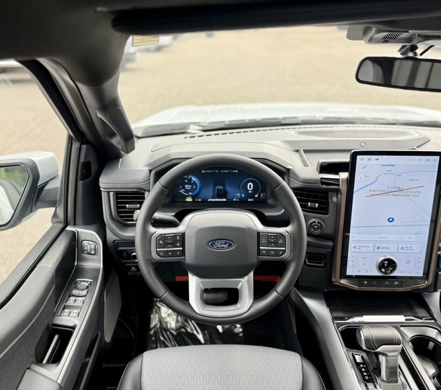 2025 Ford F-150 Lightning Lariat photo 21