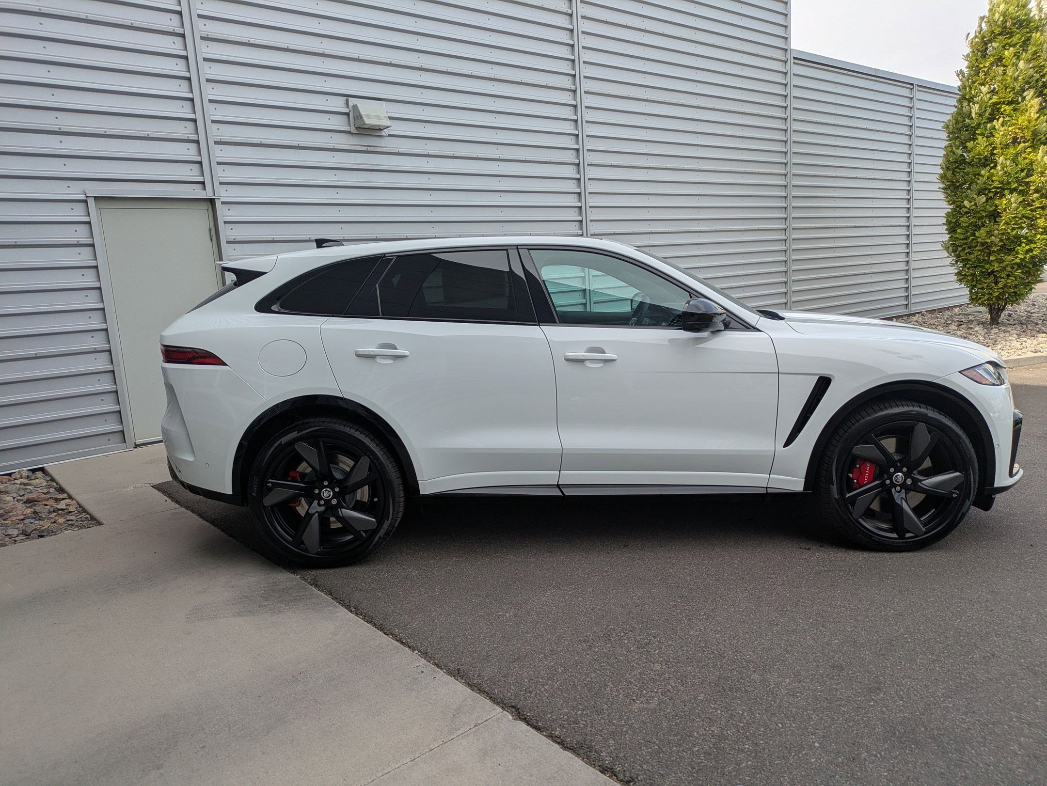 2026 Jaguar F-PACE SVR photo 6