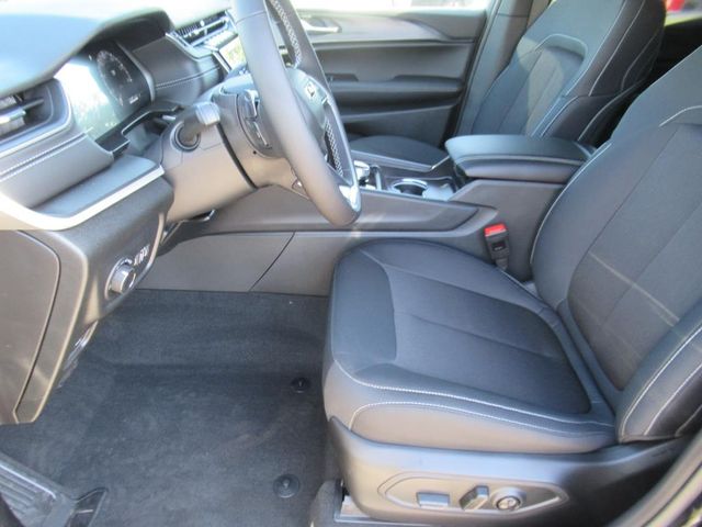 2025 Jeep Grand Cherokee Laredo X photo 15