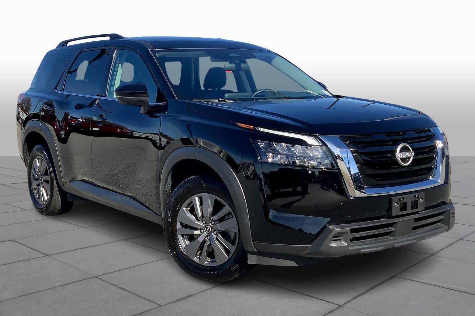 2025 Nissan Pathfinder SV photo 2