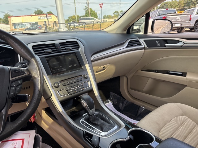 2016 Ford Fusion SE photo 13