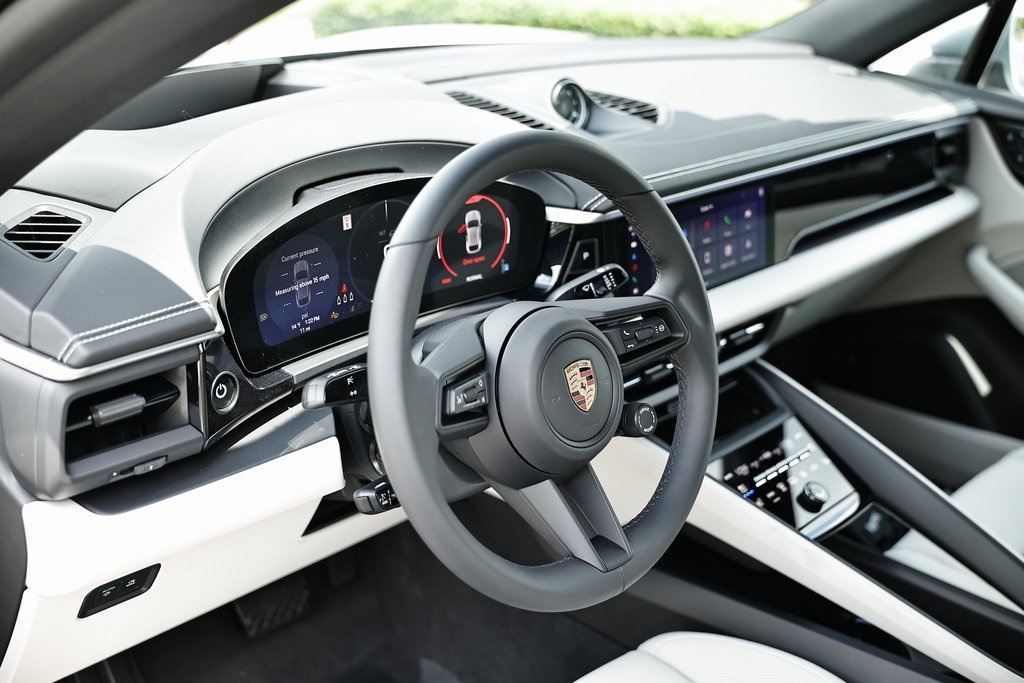 2025 Porsche Macan 4 Electric photo 4
