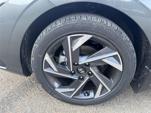 2025 Hyundai Elantra SEL Sport photo 11