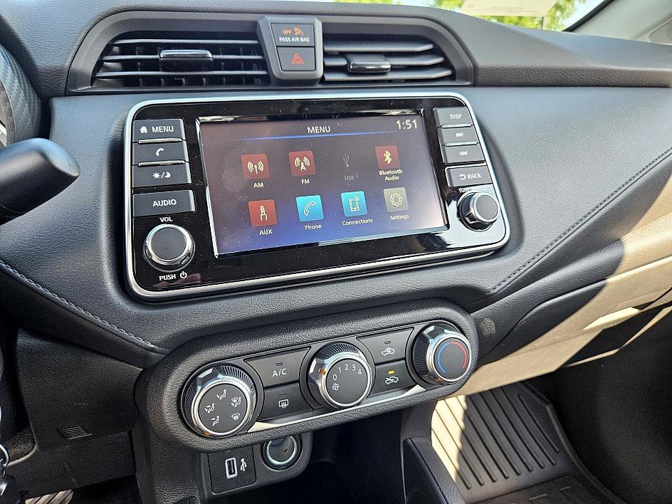 2025 Nissan Versa S photo 18