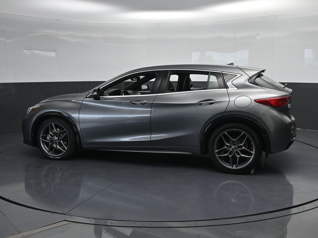 2018 Infiniti QX30 Sport photo 3