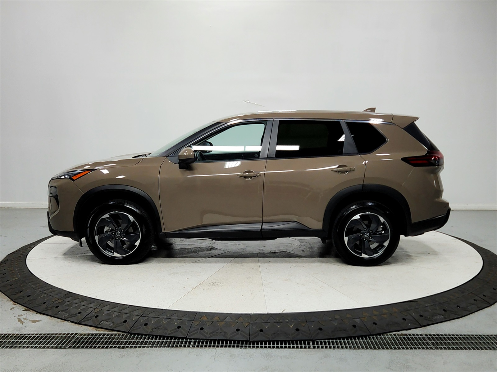 2024 Nissan Rogue SV photo 3