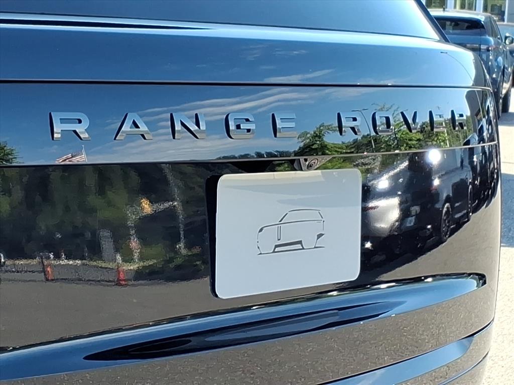 2025 Land Rover Range Rover SE photo 16