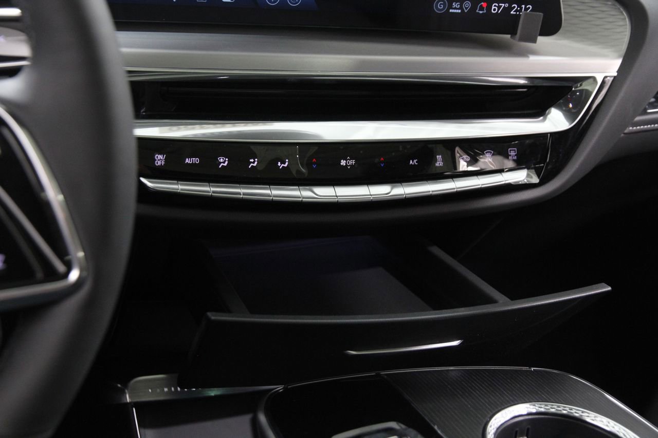 2025 Cadillac Lyriq Luxury photo 13