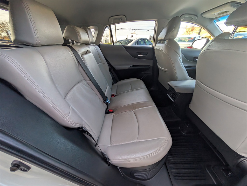 2021 Toyota Venza LE photo 3