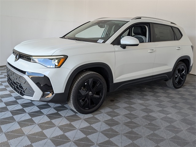 2025 Volkswagen Taos SE photo 4