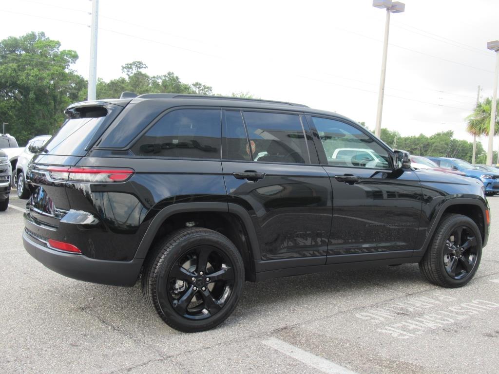 2025 Jeep Grand Cherokee Limited photo 4