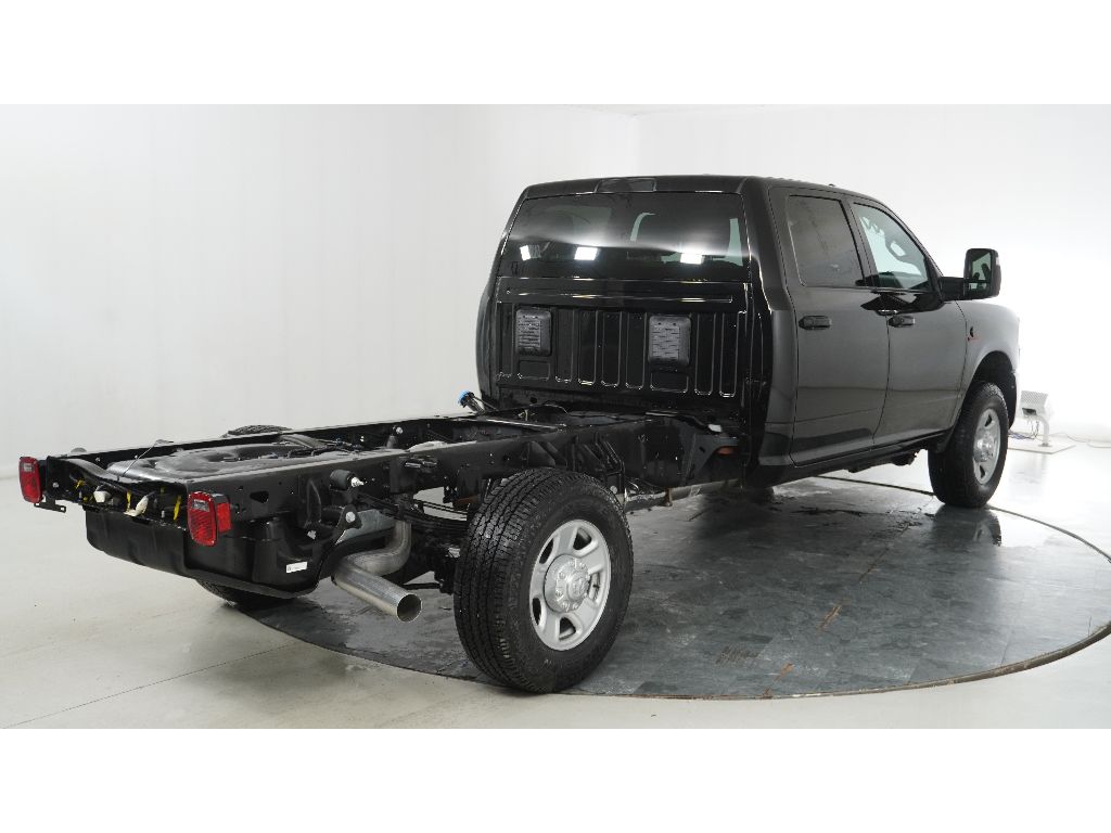 2024 Ram 3500 Tradesman photo 3