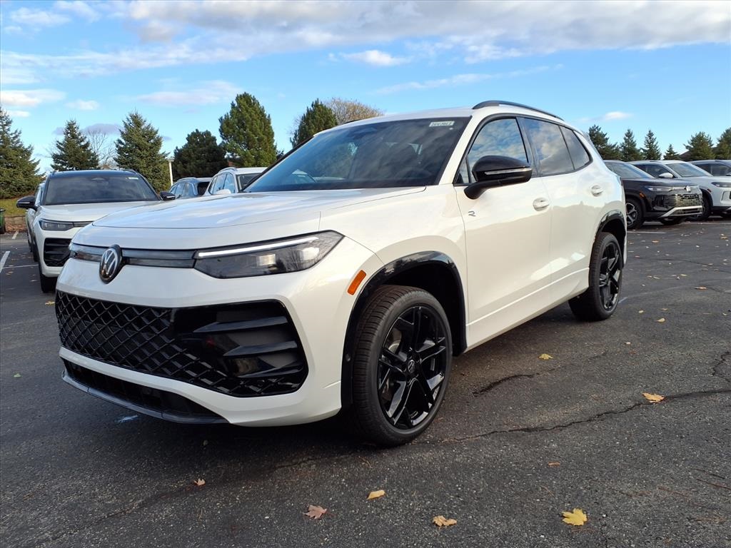 2026 Volkswagen Tiguan SE R-Line Black photo 2