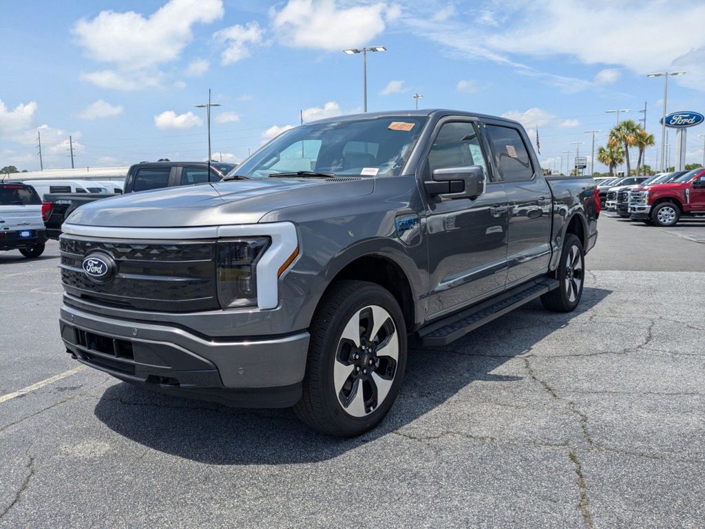 2025 Ford F-150 Lightning Platinum photo 8