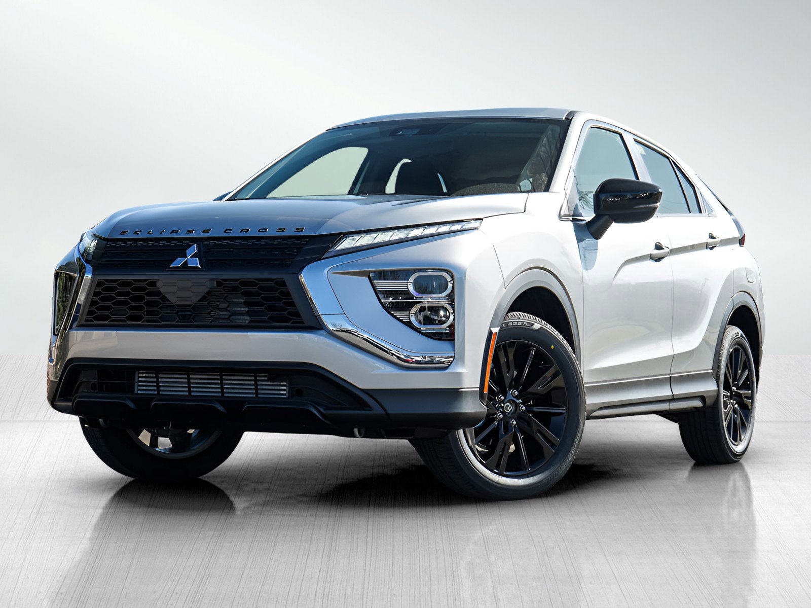 2025 Mitsubishi Eclipse Cross LE's photo