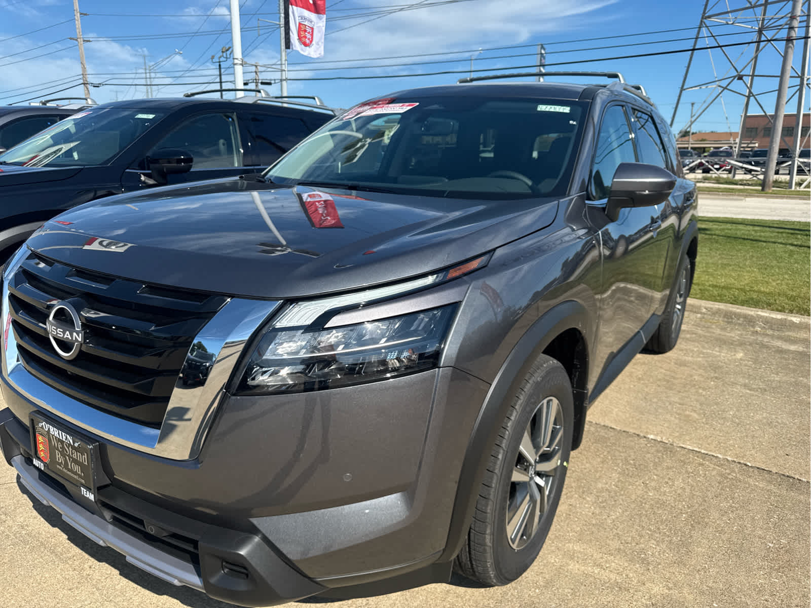 2025 Nissan Pathfinder SL photo 2