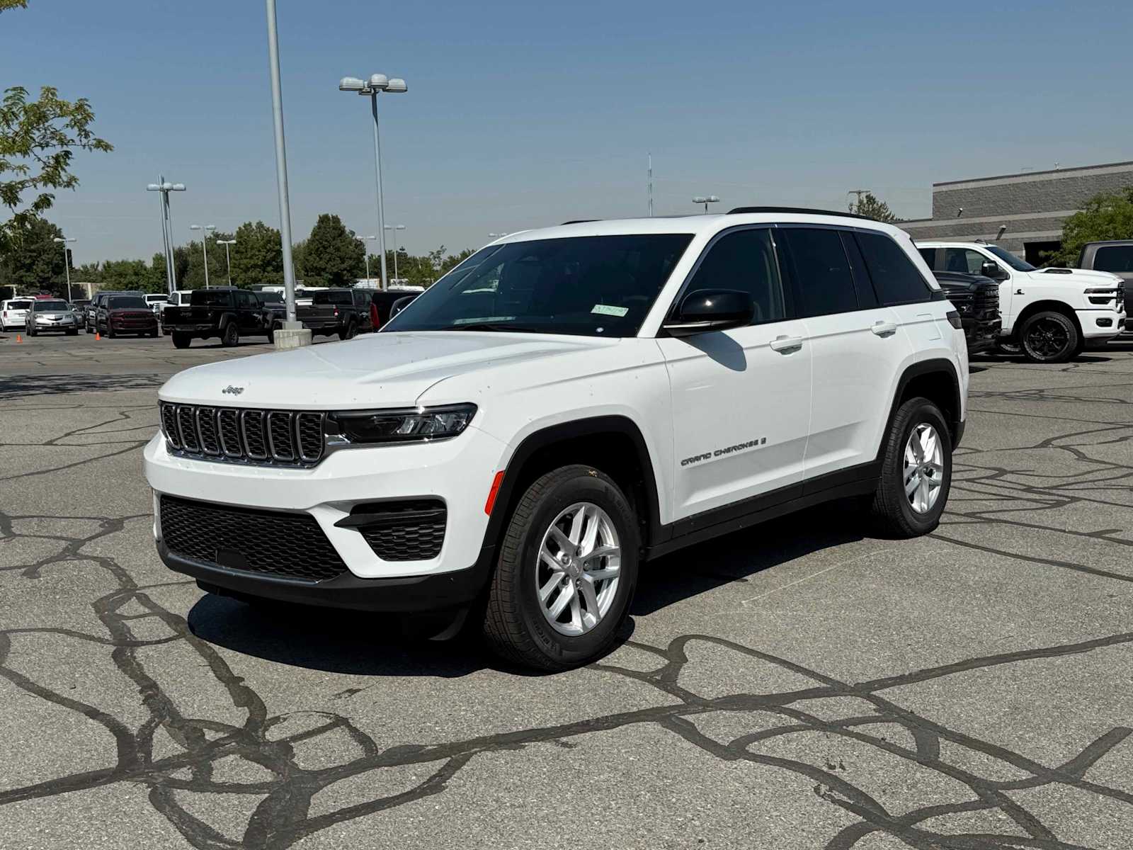 2025 Jeep Grand Cherokee Laredo's photo