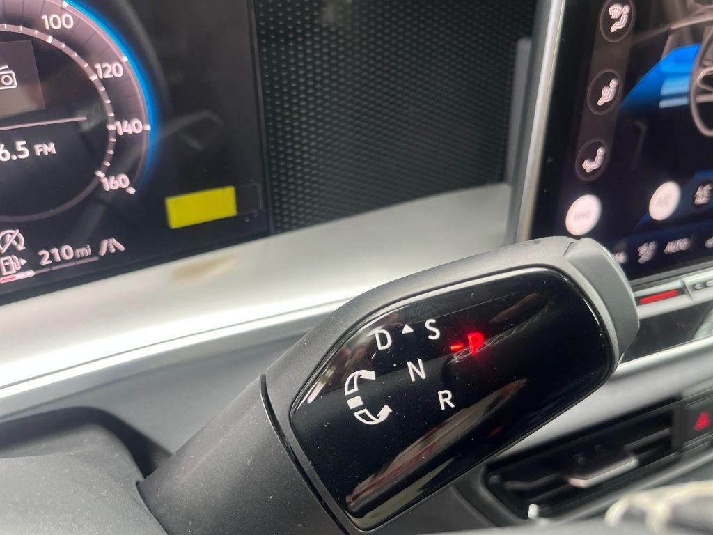 2025 Volkswagen Tiguan SE photo 14