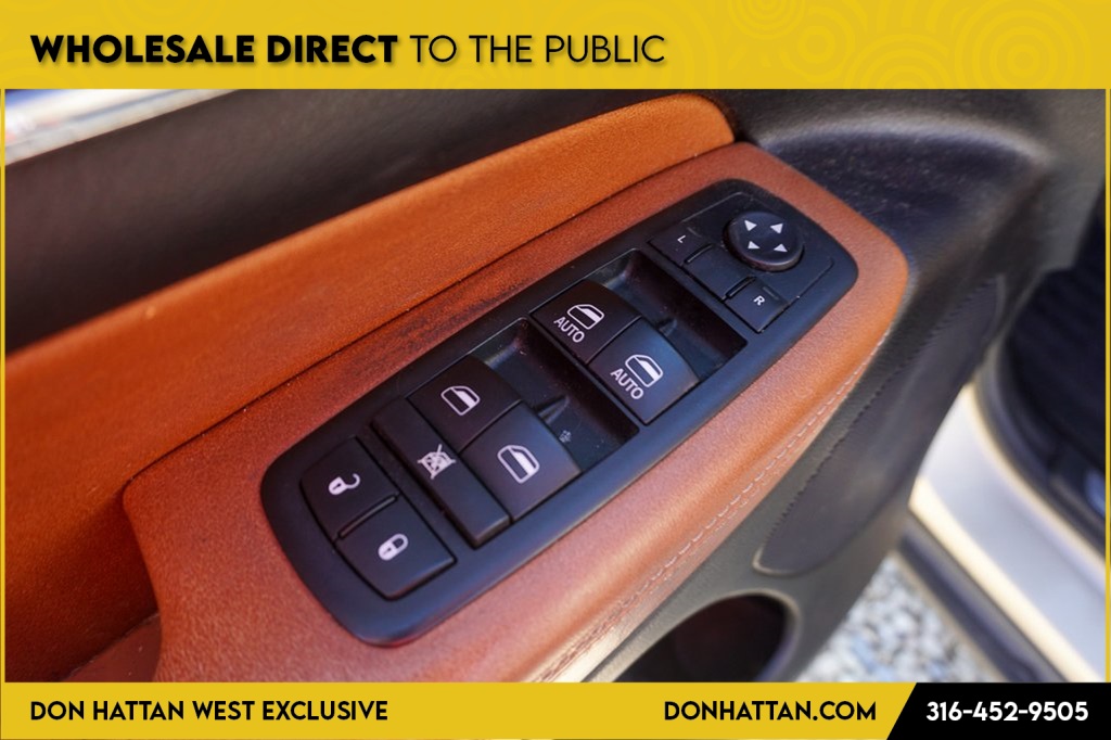 2012 Jeep Grand Cherokee Overland photo 14