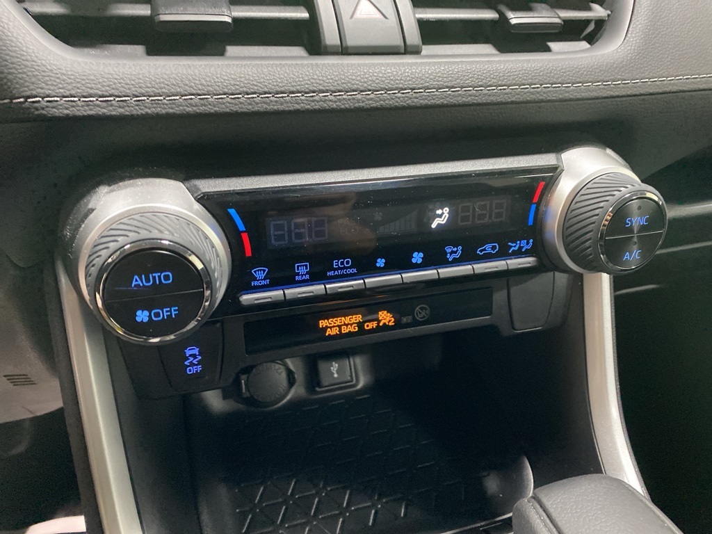 2021 Toyota RAV4 Hybrid LE photo 2