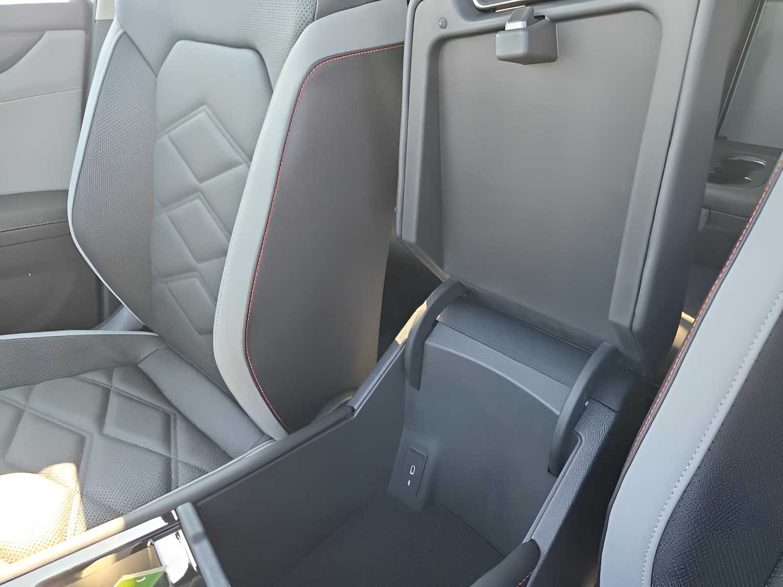 2026 Volkswagen Atlas Peak Edition SE photo 24