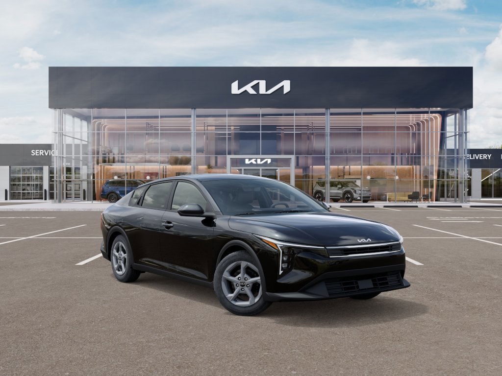 2025 Kia K4 LXS photo 3