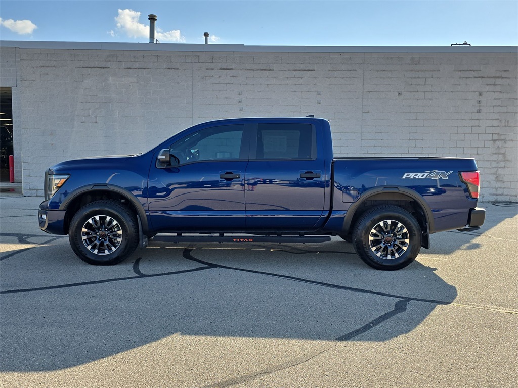 2023 Nissan Titan PRO-4X photo 10