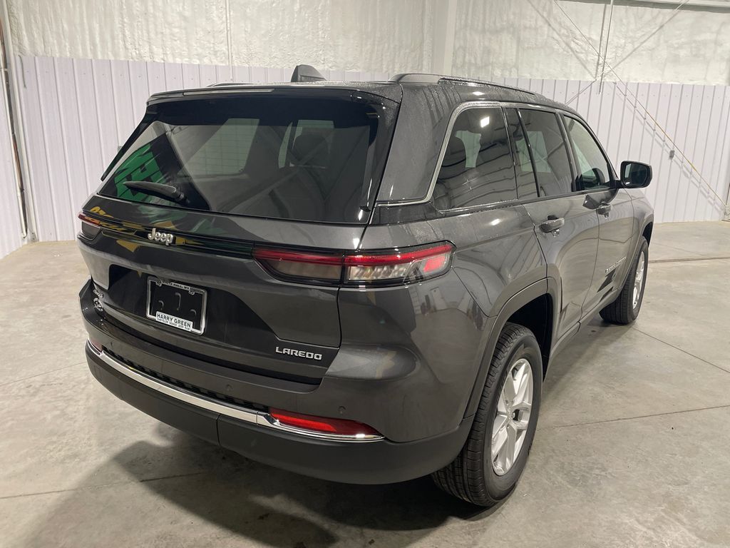 2025 Jeep Grand Cherokee Laredo X photo 2