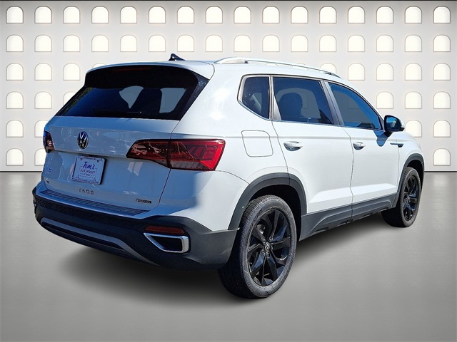 2022 Volkswagen Taos SE photo 3