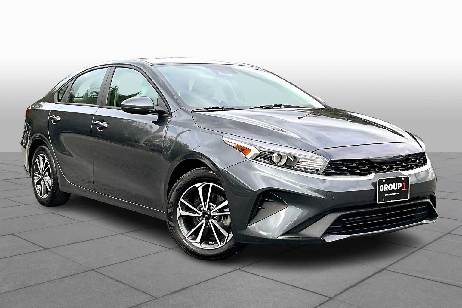 2022 Kia Forte LXS photo 2
