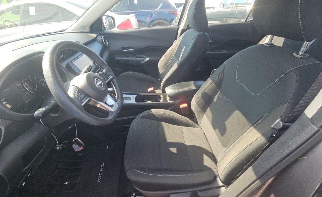2024 Nissan Kicks SV photo 2