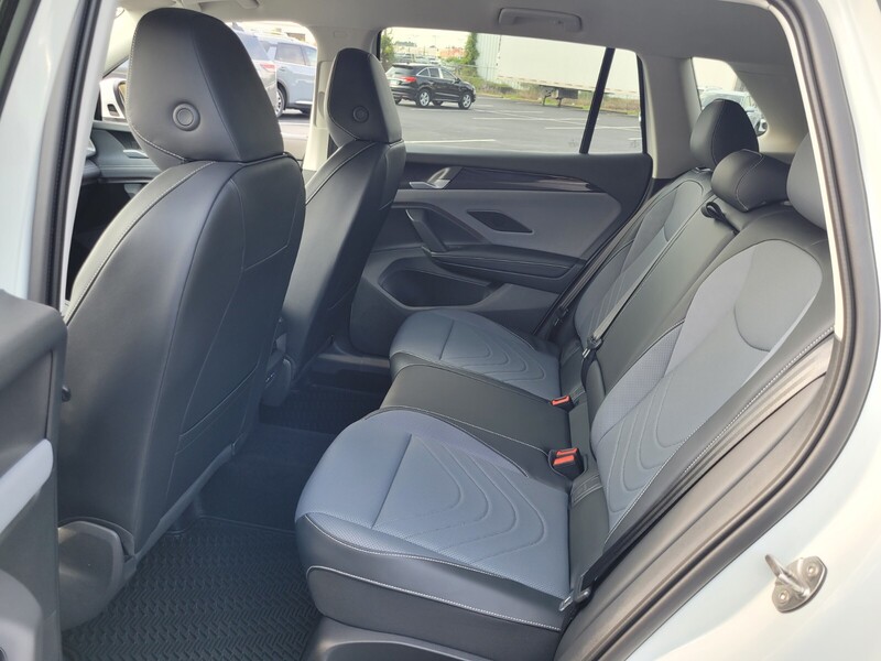 2025 Volkswagen Tiguan SE photo 4