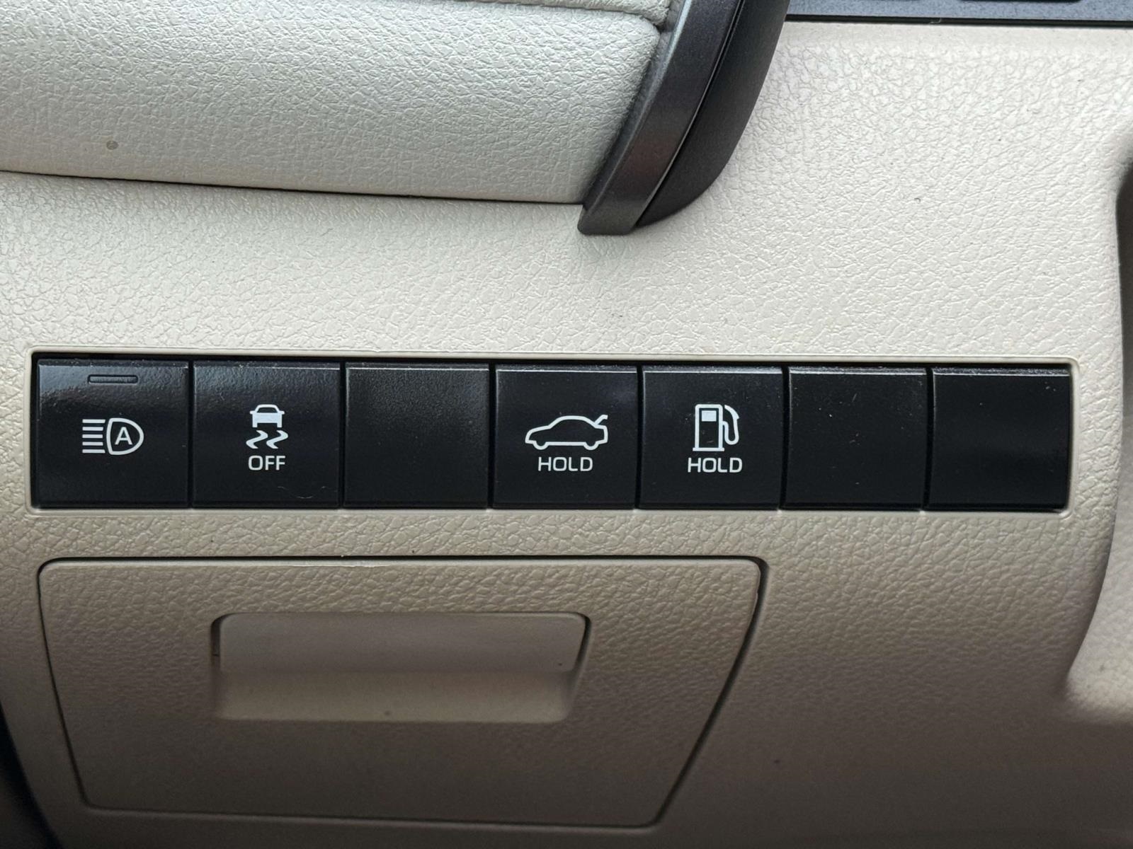 2023 Toyota Camry LE photo 7