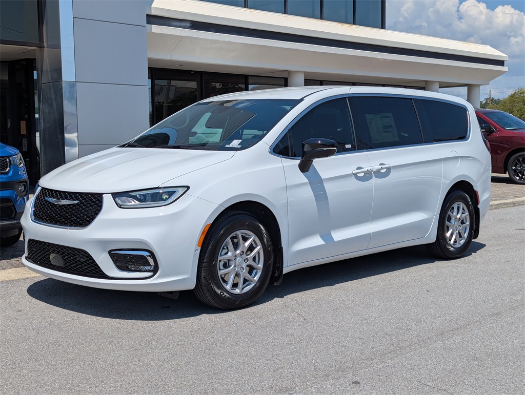2026 Chrysler Pacifica photo 8